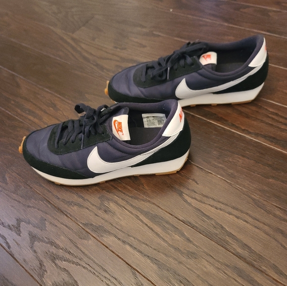 Nike Daybreak Shoes - Picture 5 of 7